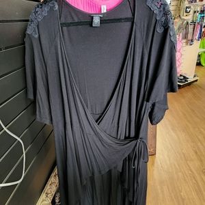 Torrid like new black tye front top with lace sholders.